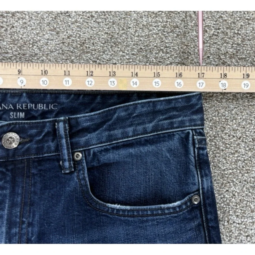 Banana Republic Slim Leg Jean in Westfall Men's 33x30‎ Blue Whiskered Distressed